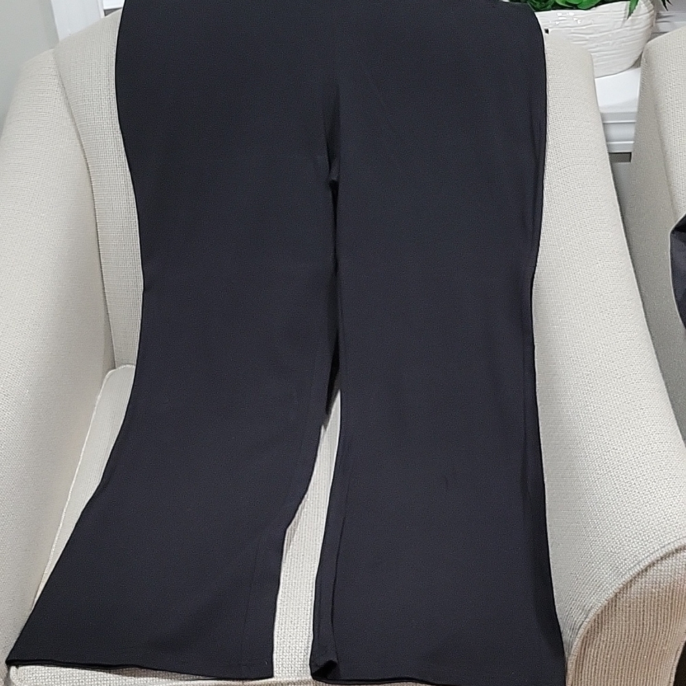 NWT - Avenue Black Leggings Sleek Comfort